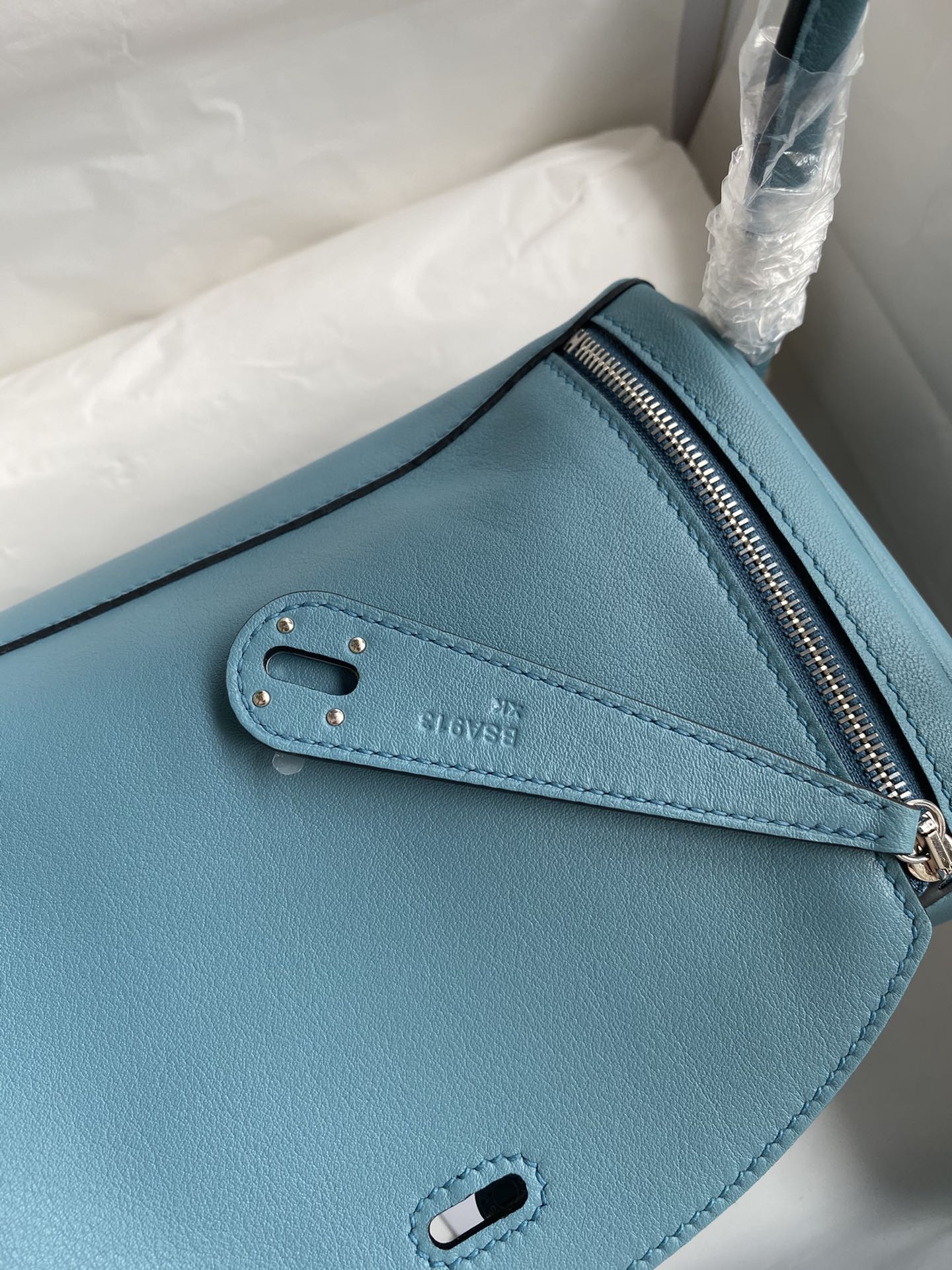 Hermes Lindy 26cm Handbag Shoulder Bag In Azure Blue Swift Leather